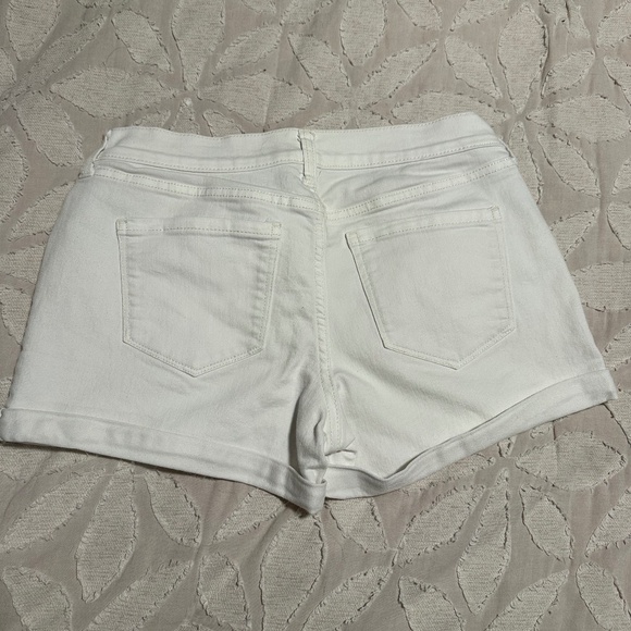 Old Navy white denim shorts, size 4 regular - Picture 2 of 3